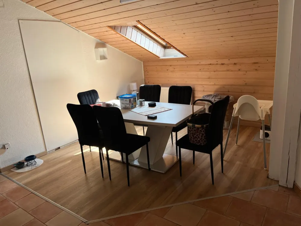 Helle 3-Zimmer-Dachwohnung, 84 m² mit Einbauküche in Hatzenbühl