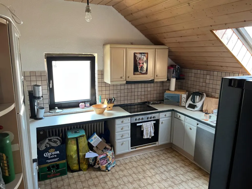 Helle 3-Zimmer-Dachwohnung, 84 m² mit Einbauküche in Hatzenbühl