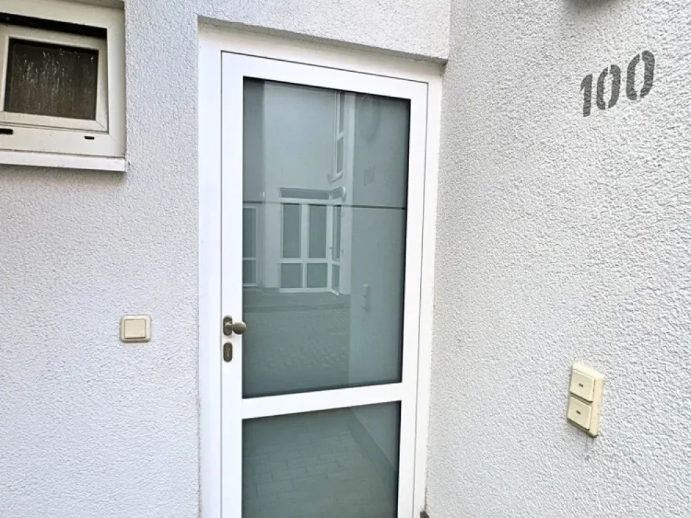 Renovierte 1-ZKB-Wohnung mit Stellplatz + Kellerraum
