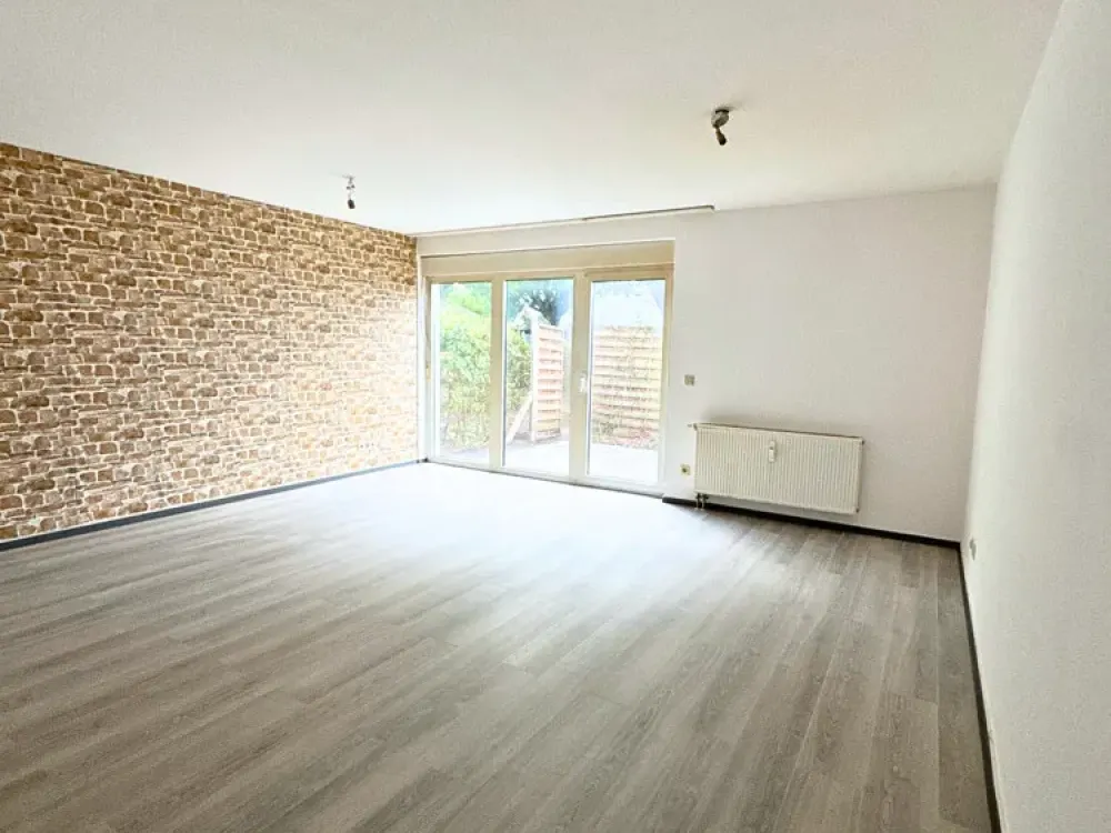 Renovierte 1-ZKB-Wohnung mit Stellplatz + Kellerraum