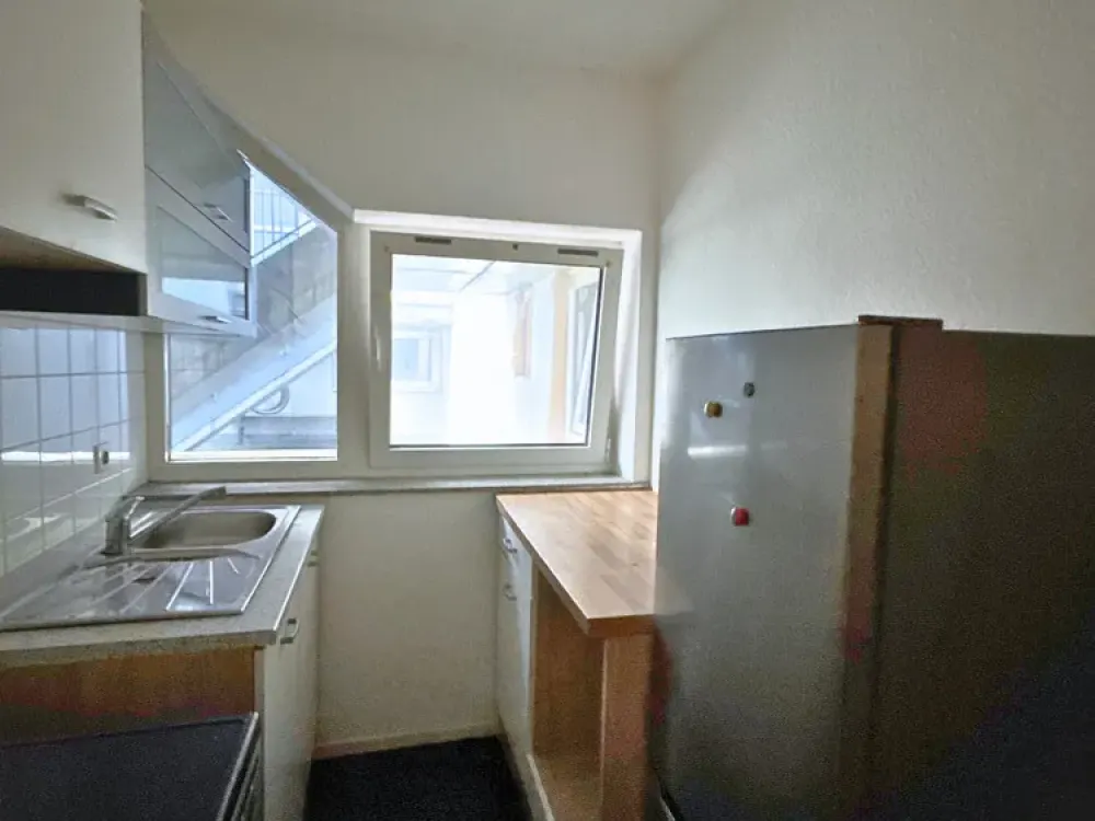 Renovierte 1-ZKB-Wohnung mit Stellplatz + Kellerraum