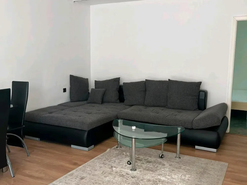 WG-Zimmer in großzügiger 94 m² Wohnung, Frankfurt ( 2 Zimmer)
