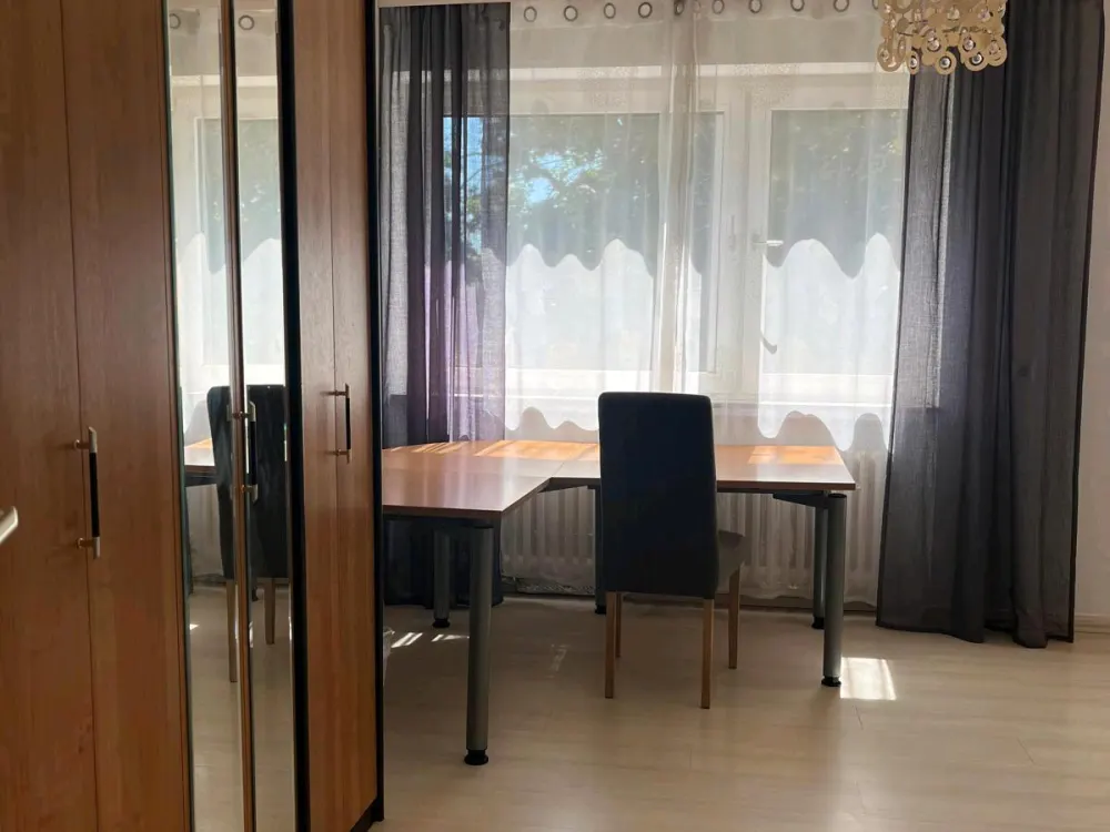 WG-Zimmer in großzügiger 94 m² Wohnung, Frankfurt ( 2 Zimmer)