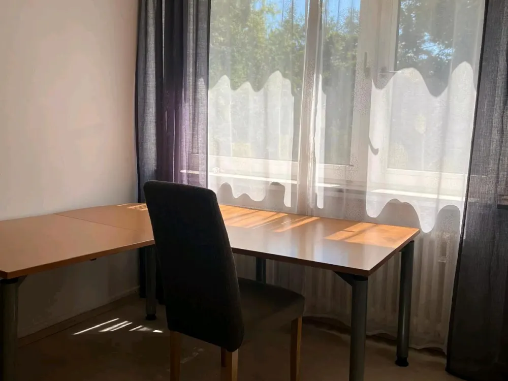 WG-Zimmer in großzügiger 94 m² Wohnung, Frankfurt ( 2 Zimmer)