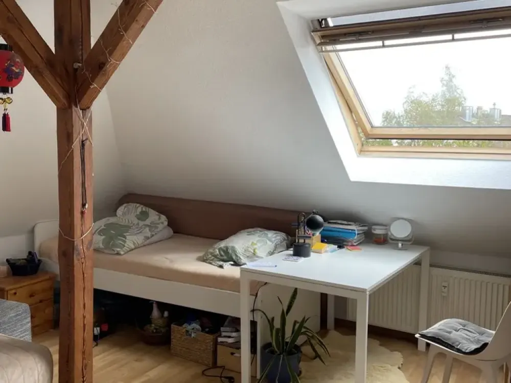 BOCKENHEIM I 1- Zimmer Apartment I DG I Küchenzeile I Gemeinschaftsbad - für insgesamt. 3 Wohnungen