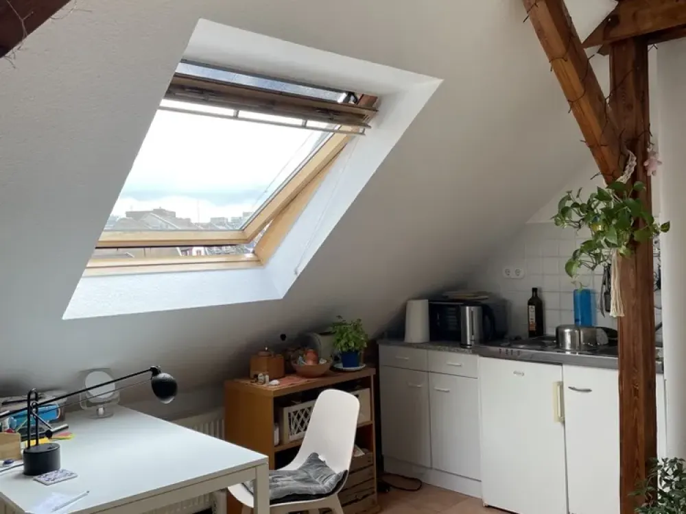 BOCKENHEIM I 1- Zimmer Apartment I DG I Küchenzeile I Gemeinschaftsbad - für insgesamt. 3 Wohnungen