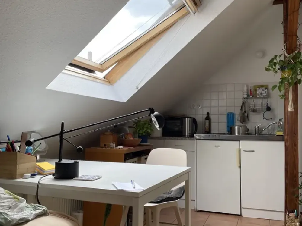 BOCKENHEIM I 1- Zimmer Apartment I DG I Küchenzeile I Gemeinschaftsbad - für insgesamt. 3 Wohnungen