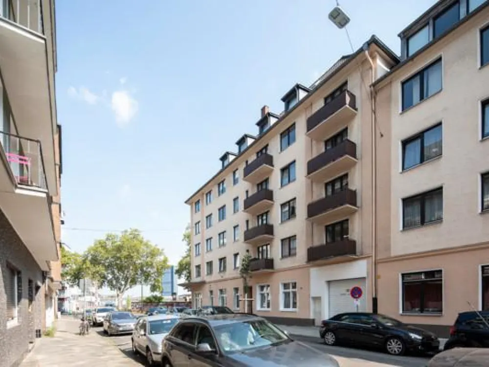Hier wird saniert: 1-Zimmer-Wohnung mit getrennter Küche und Balkon