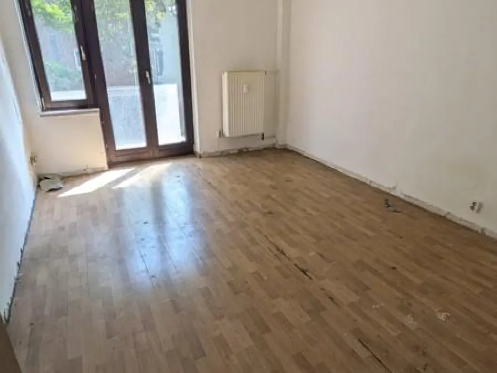 Hier wird saniert: 1-Zimmer-Wohnung mit getrennter Küche und Balkon