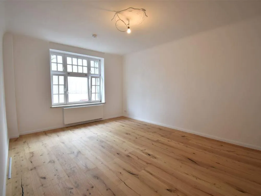 Rheinlage! Sanierte 2-Zi-Whg mit Balkon & Altbaucharme