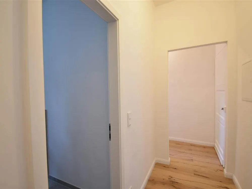 Rheinlage! Sanierte 2-Zi-Whg mit Balkon & Altbaucharme