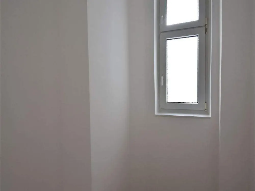 Rheinlage! Sanierte 2-Zi-Whg mit Balkon & Altbaucharme