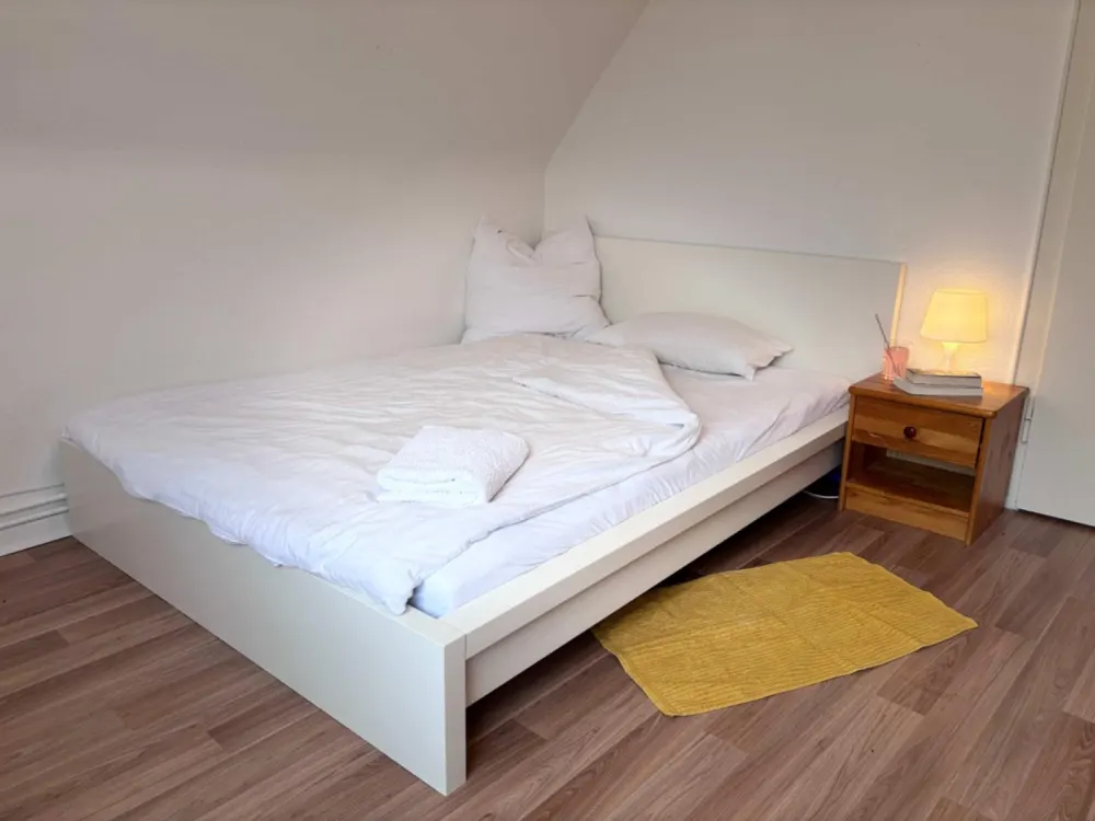 2-Zimmer Dachgeschosswohnung in Hannover (ertmal befristet / v