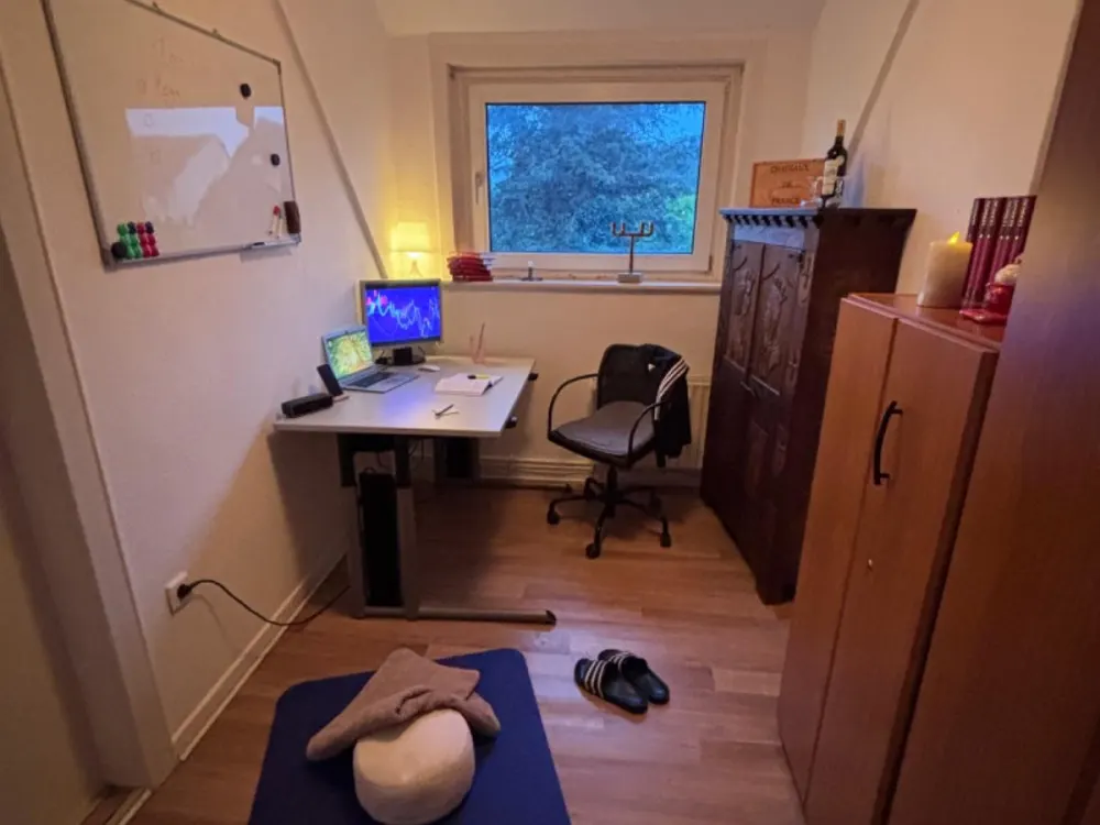 2-Zimmer Dachgeschosswohnung in Hannover (ertmal befristet / v