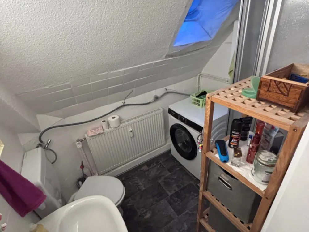 2-Zimmer Dachgeschosswohnung in Hannover (ertmal befristet / v
