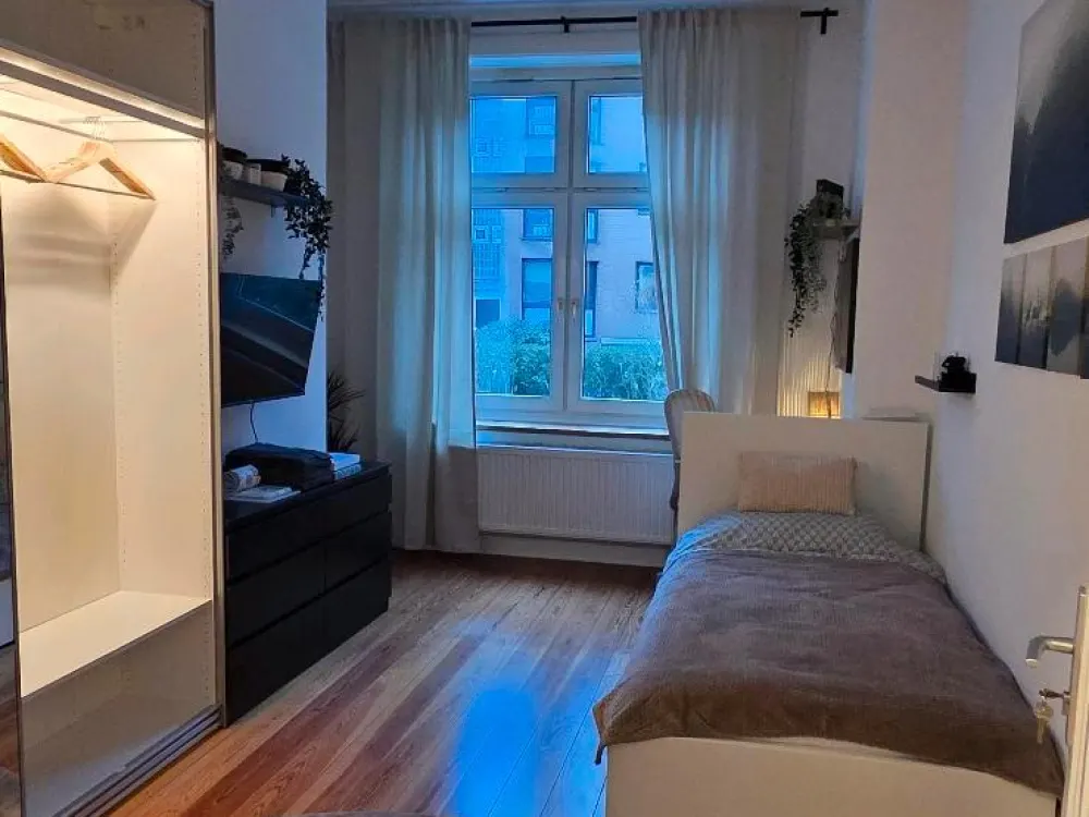 Möbliertes Zimmer, 2 Min zur U-Bahn, Alles inklusive.