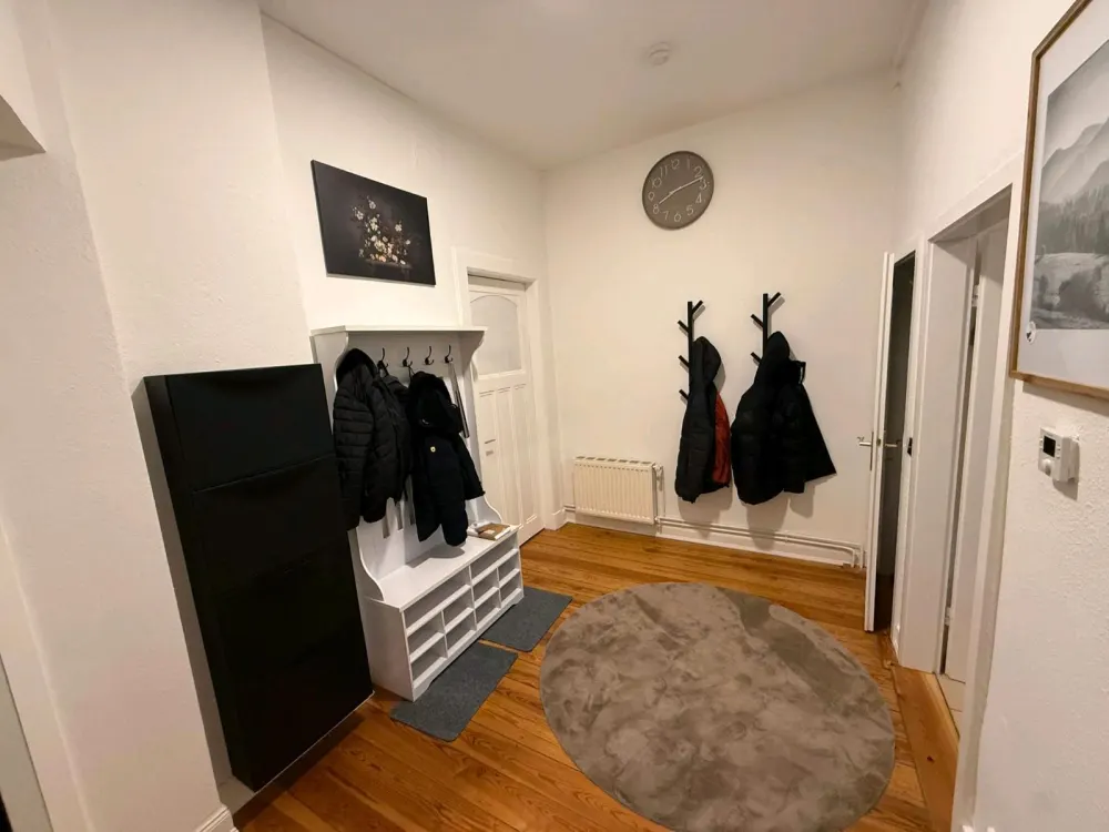 Möbliertes Zimmer, 2 Min zur U-Bahn, Alles inklusive.