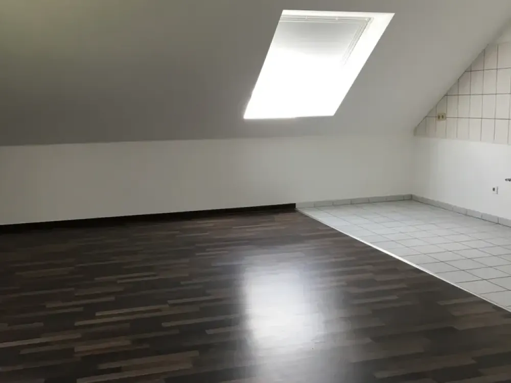 Tolle 4 Zimmer Dachgeschosswohnung in ruhiger Lage