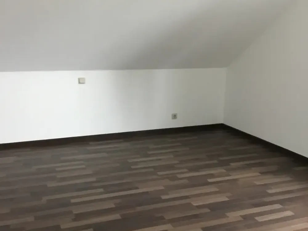 Tolle 4 Zimmer Dachgeschosswohnung in ruhiger Lage