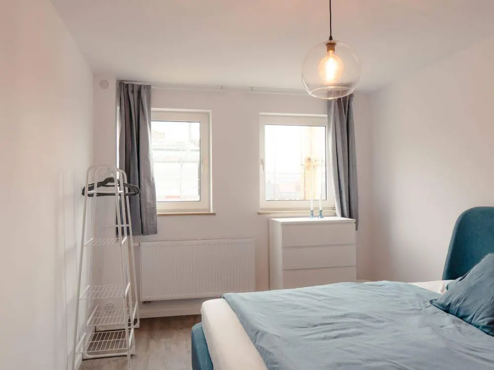 Neu saniertes, möbliertes WG-Zimmer in Top-Lage