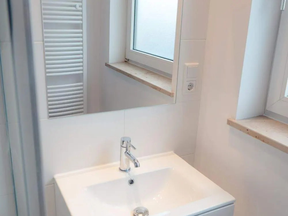 Neu saniertes, möbliertes WG-Zimmer in Top-Lage