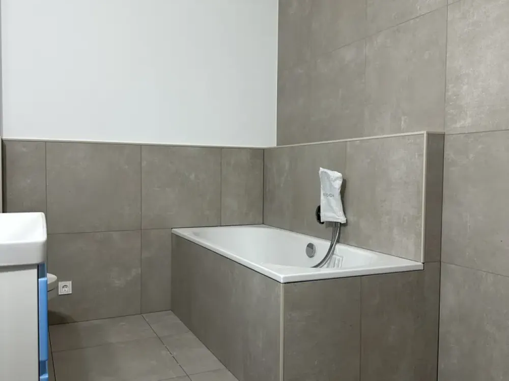 Erstbezug 2-Zimmer-Suite im Neubau (diskrete Vermarktung)