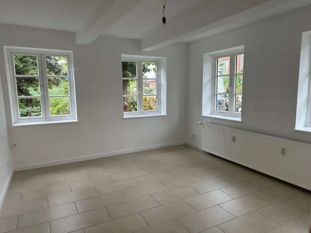 Bildschöne sanierte Wohnung in einem herrlichen Reetdachhaus