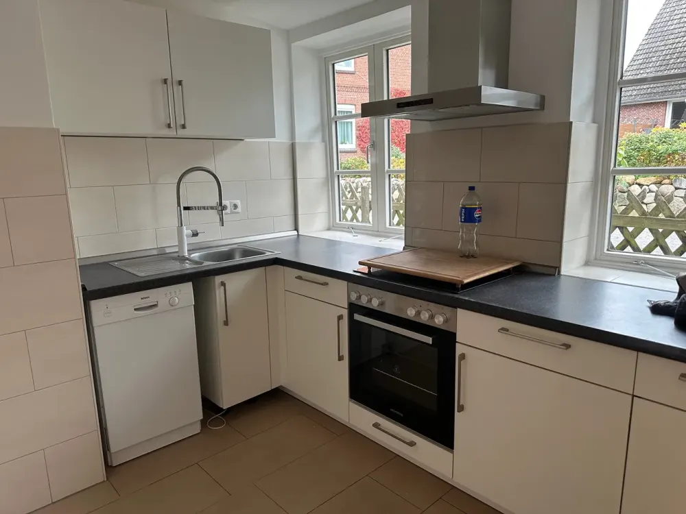 Bildschöne sanierte Wohnung in einem herrlichen Reetdachhaus