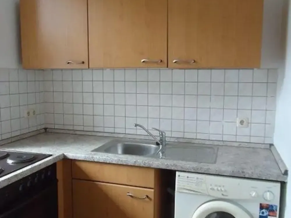 1 Zimmer, Küche mit EBK im VH EG links in Connewitz