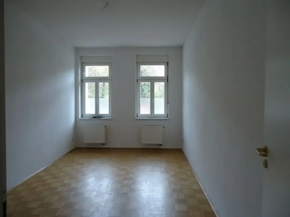 1 Zimmer, Küche mit EBK im VH EG links in Connewitz