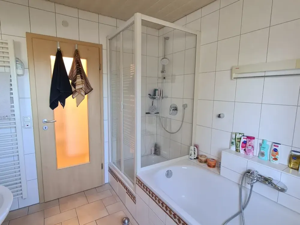 3-Zimmer-Erdgeschosswohnung in Zirndorf, 80 m² mit Balkon, Terrasse & Garage