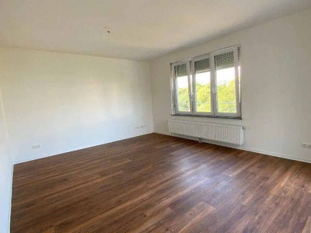 Neuwertige 3-Zimmer-Wohnung mit zwei Dachterrassen, ab sofort bezugsfrei!