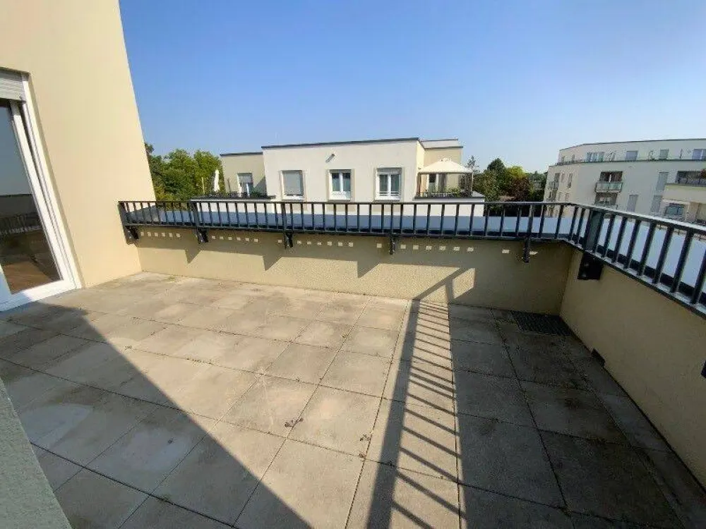 Neuwertige 3-Zimmer-Wohnung mit zwei Dachterrassen, ab sofort bezugsfrei!