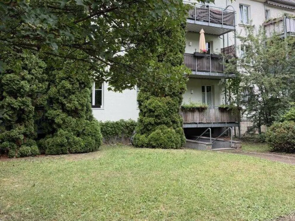 Gemütliche Wohnung mit Balkon und Tageslichtbad mit Wanne!