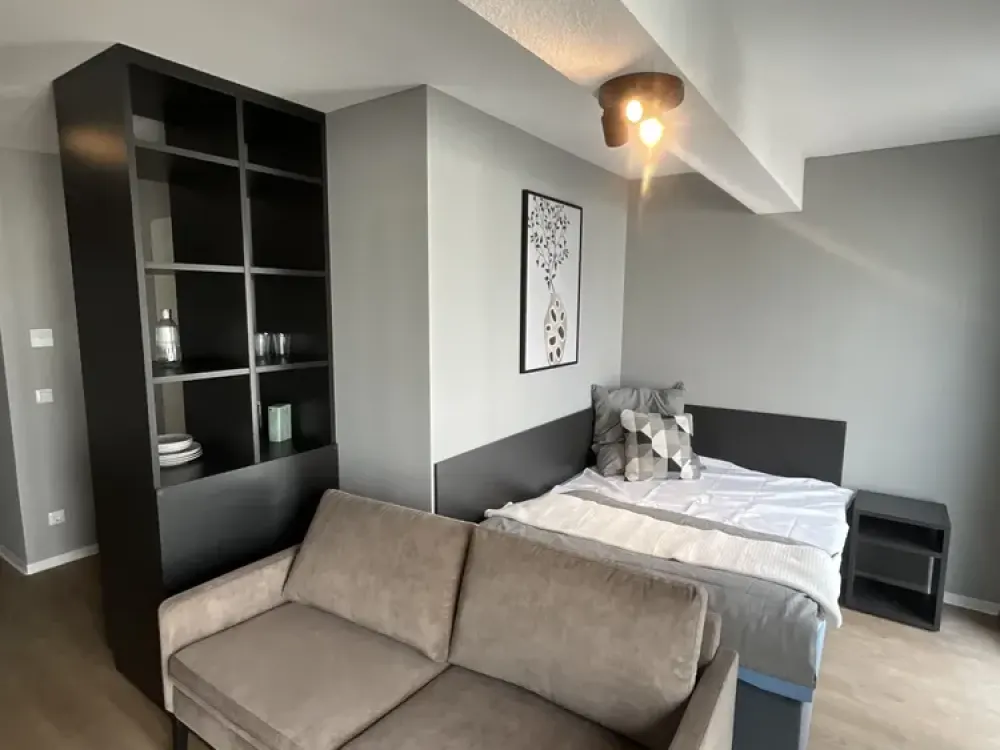 mio Compact Apartment: Vollmöbliertes 1-Zimmer-Apartment mit Designerküche, WLAN