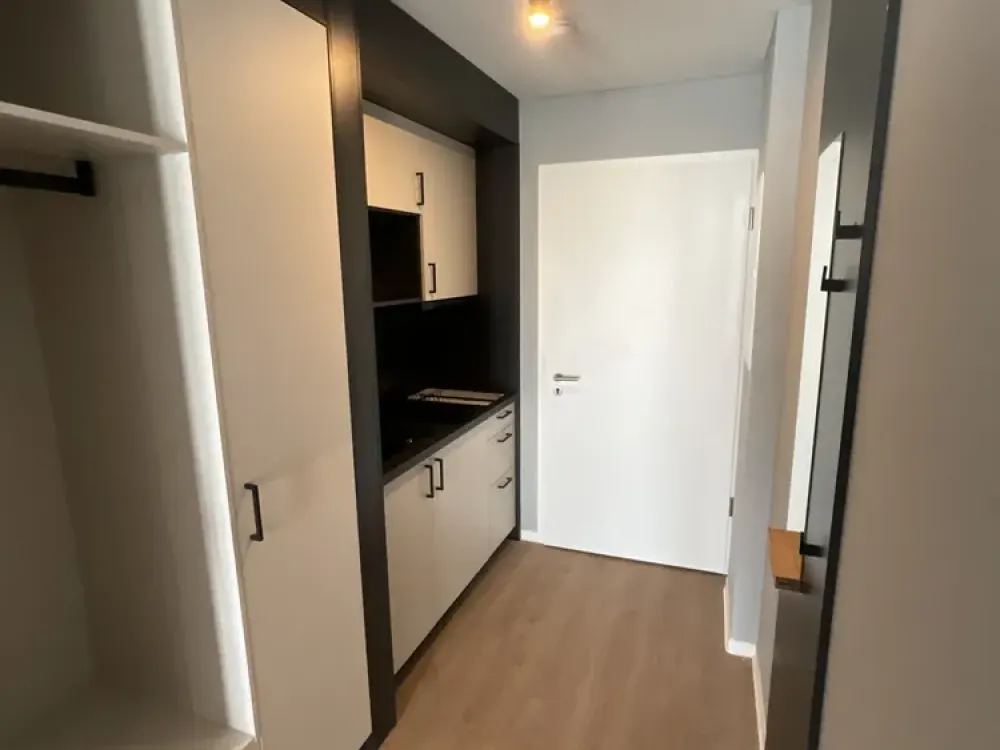 mio Compact Apartment: Vollmöbliertes 1-Zimmer-Apartment mit Designerküche, WLAN
