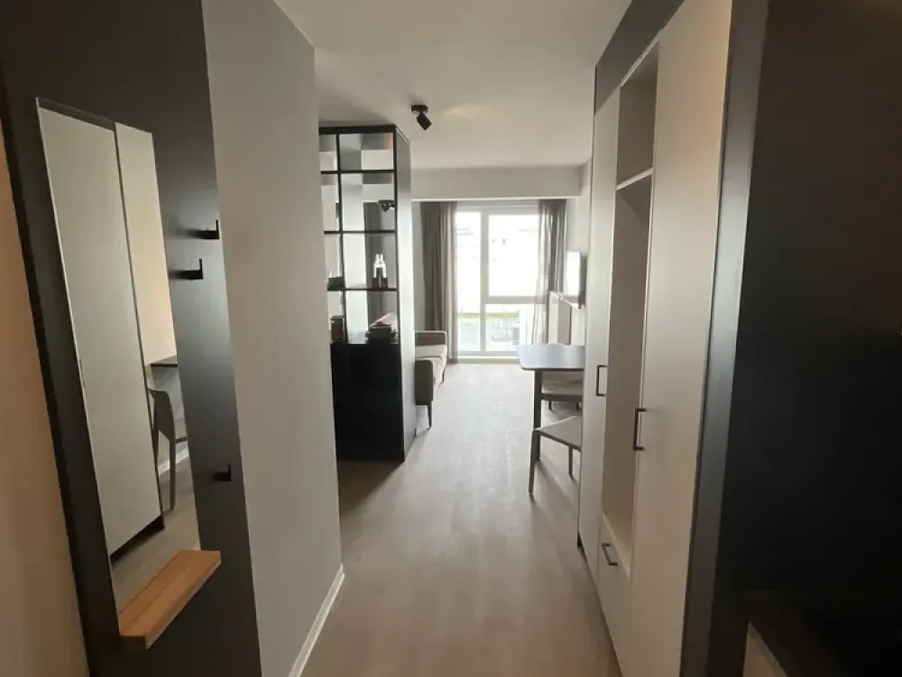 mio Compact Apartment: Vollmöbliertes 1-Zimmer-Apartment mit Designerküche, WLAN
