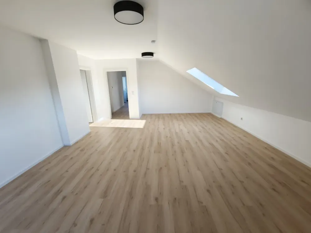Freshly Renovated 3-Room Attic Apartment in Green Surroundings, Underfloor Heating, Heat Pump & Forest View