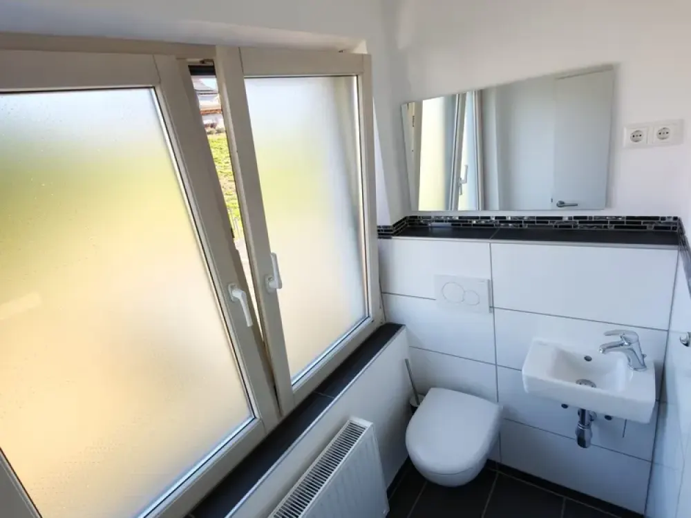 Freshly Renovated 3-Room Attic Apartment in Green Surroundings, Underfloor Heating, Heat Pump & Forest View