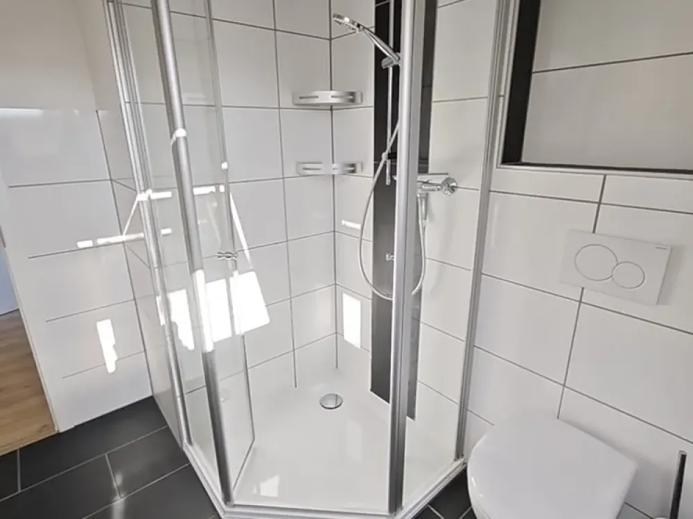 Freshly Renovated 3-Room Attic Apartment in Green Surroundings, Underfloor Heating, Heat Pump & Forest View