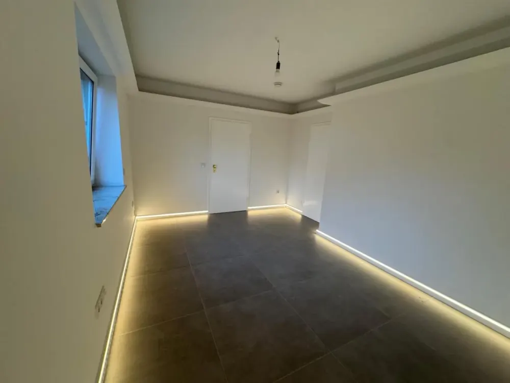 Luxuriöse Mietwohnung mit modernster Ausstattung und Garten