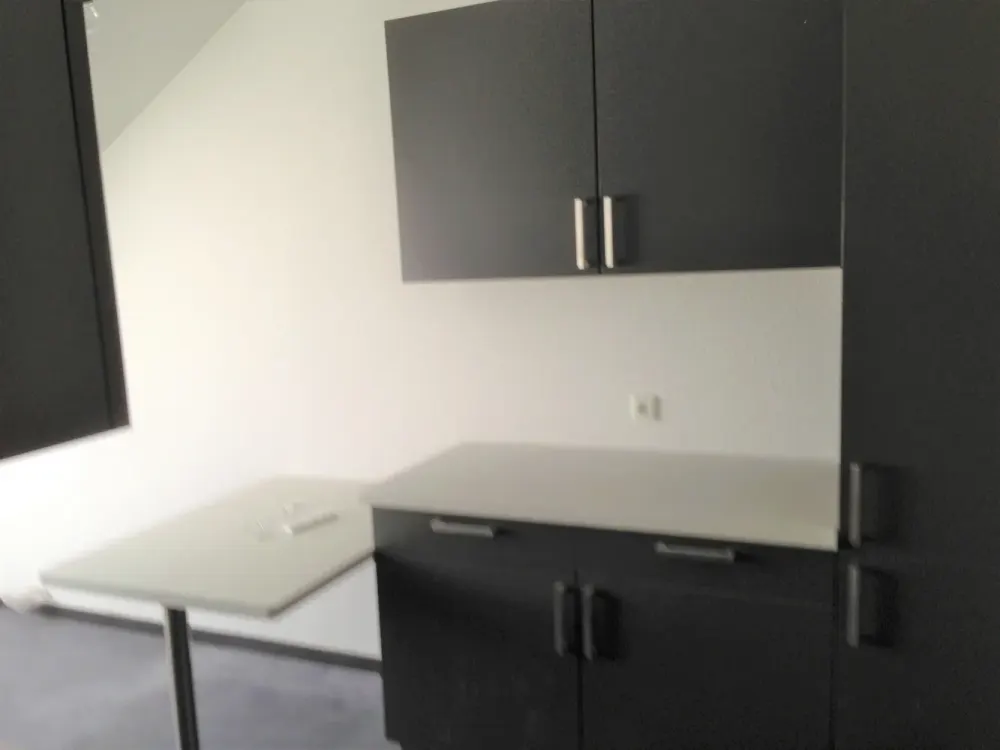 Aussergewöhnliche DG Wohnung mit großem teilw. überdachten ( Glas ) Balkon und kompl.Einbauküche