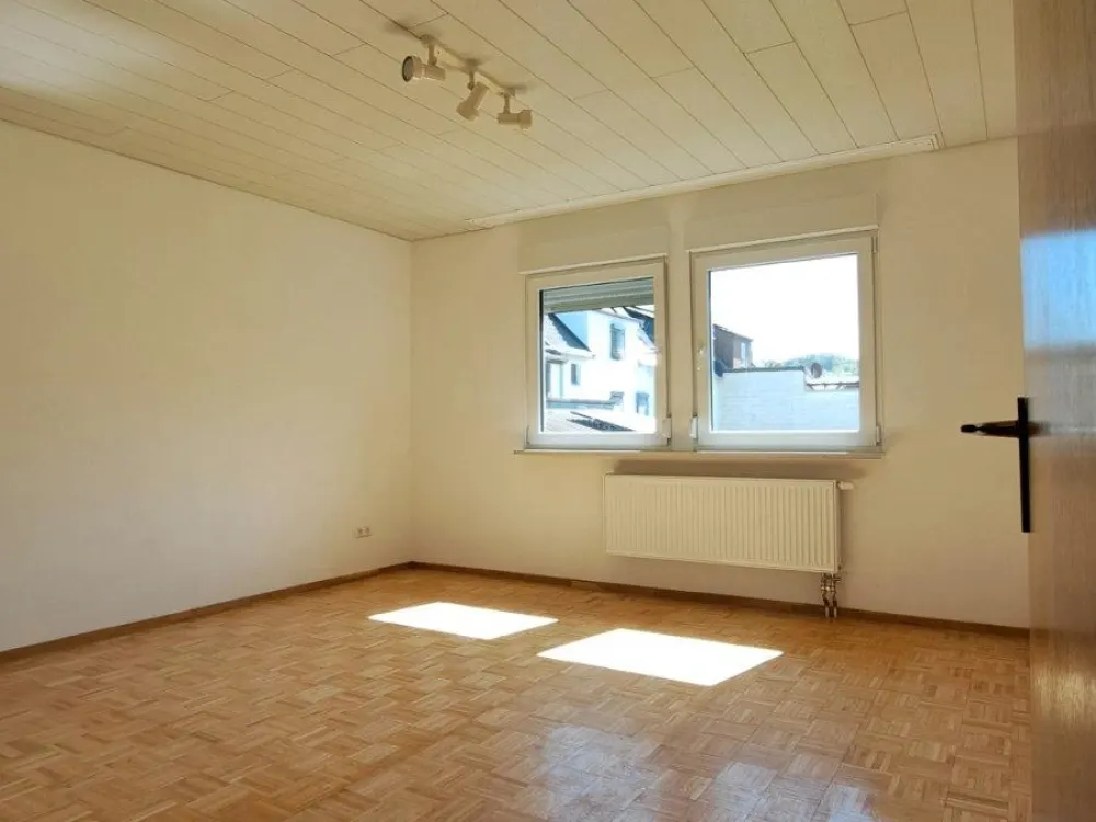 Bright 5-Room Maisonette Apartment in a Quiet Location