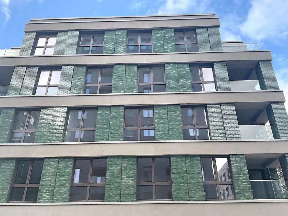 Ruhige Innenhoflage mit Terrasse: 2 Zimmer mit viel Platz zum Einrichten, Tageslichtbad, Abstellraum