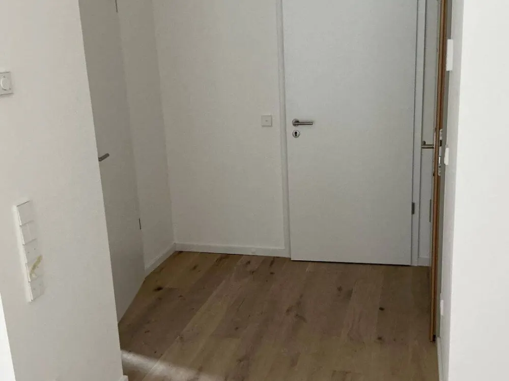 Ruhige Innenhoflage mit Terrasse: 2 Zimmer mit viel Platz zum Einrichten, Tageslichtbad, Abstellraum