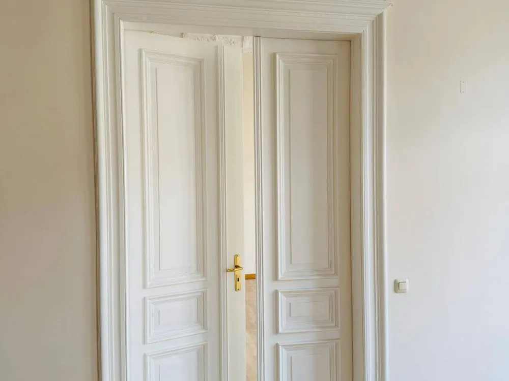 ***TRAUMHAFT GROSSZÜGIGE 6-ZIMMER-WOHNUNG MIT 3 BÄDERN, 2 BALKONEN UND EIGENEM STELLPLATZ***