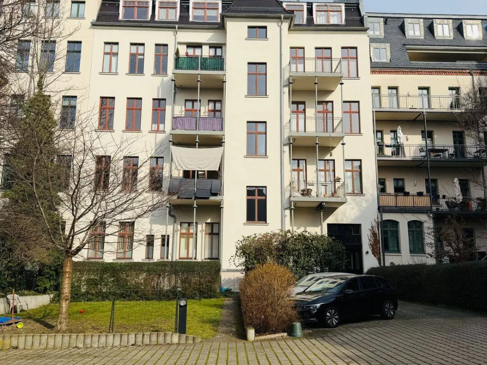 ***TRAUMHAFT GROSSZÜGIGE 6-ZIMMER-WOHNUNG MIT 3 BÄDERN, 2 BALKONEN UND EIGENEM STELLPLATZ***