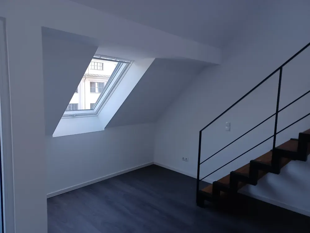 98 m² Penthouse Loft in Sülz Near University - Built-in Kitchen - Air Conditioning - Outdoor Parking Space