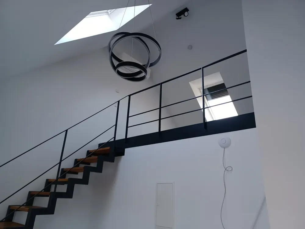98 m² Penthouse Loft in Sülz Near University - Built-in Kitchen - Air Conditioning - Outdoor Parking Space