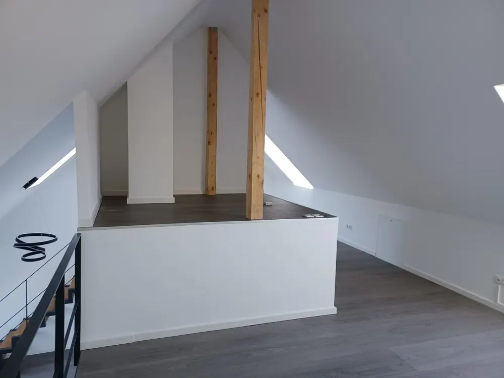 98 m² Penthouse Loft in Sülz Near University - Built-in Kitchen - Air Conditioning - Outdoor Parking Space